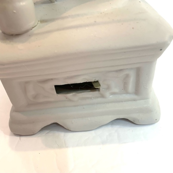 Albert E. Price 1979 Ceramic Phonograph Music Box - Works -some cracks - Picture 8 of 8